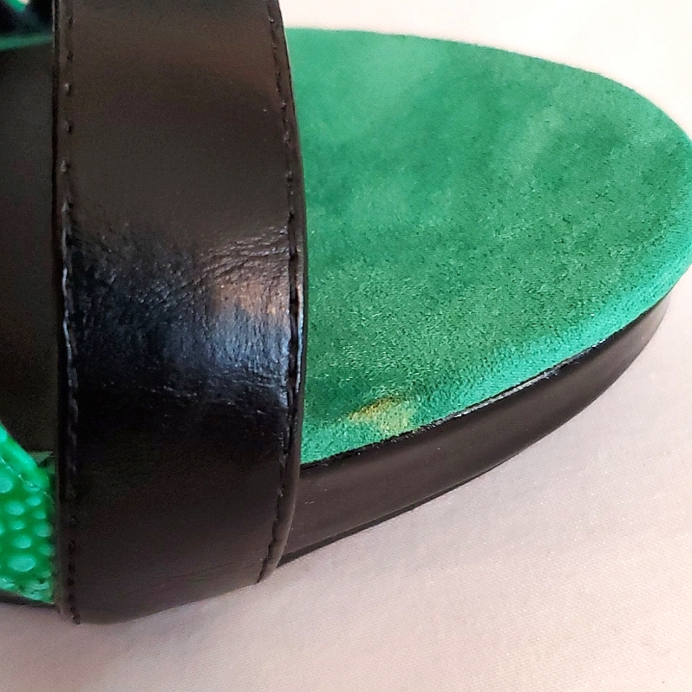 Shoedazzle | Camele Green/Black heels - Picture 7 of 16